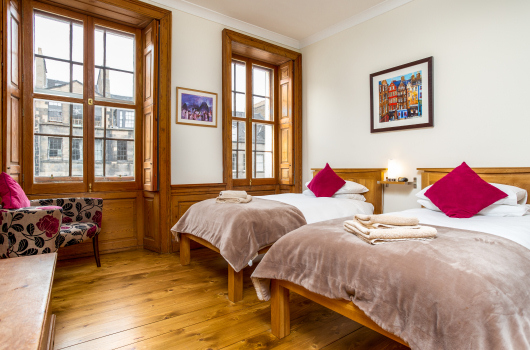 Pillow Stops Royal Mile Edinburgh Self Catering Holiday Apartments